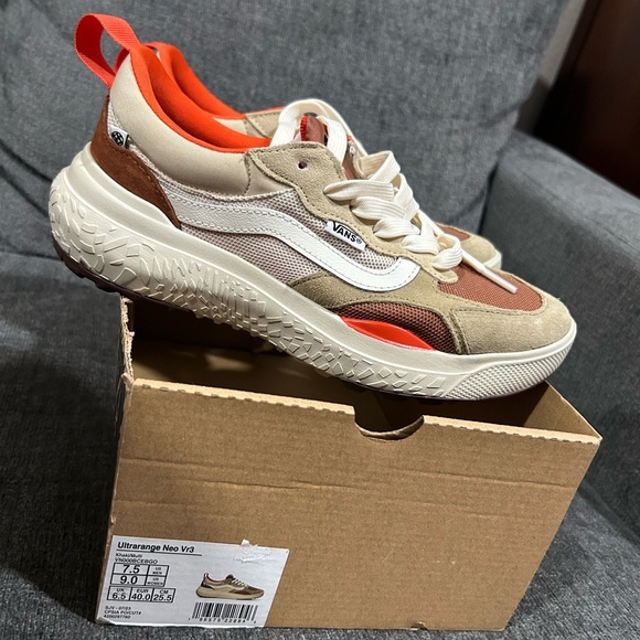 Vans UltraRange VR3 Khaki Comfy Cush Comfort Running Womens 9 New - Picture 1 of 5